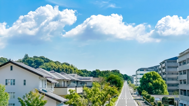 戸建て投資 vs 区分マンション投資｜リスク・リターンと勝つ選び方を徹底比較